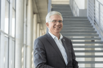 Portrait Prof. Dr. Andrew Ullmann