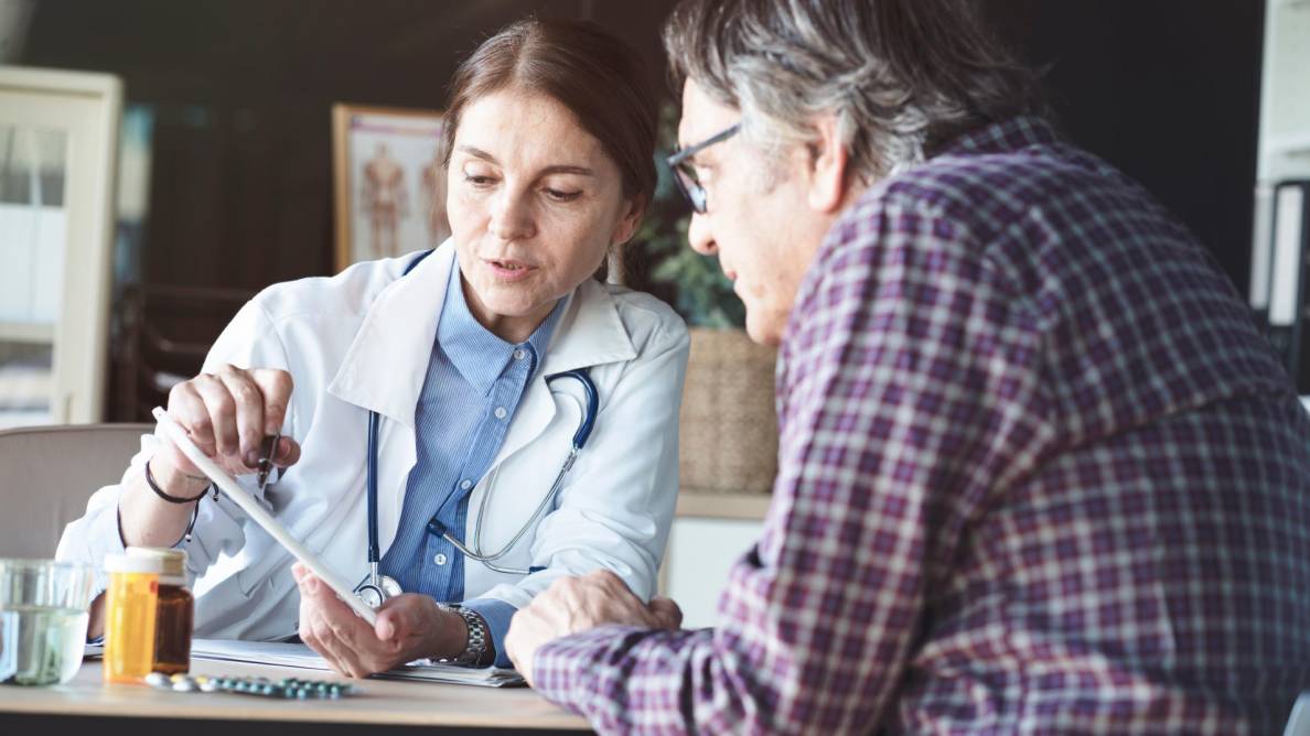 arztgespräch mit Patient