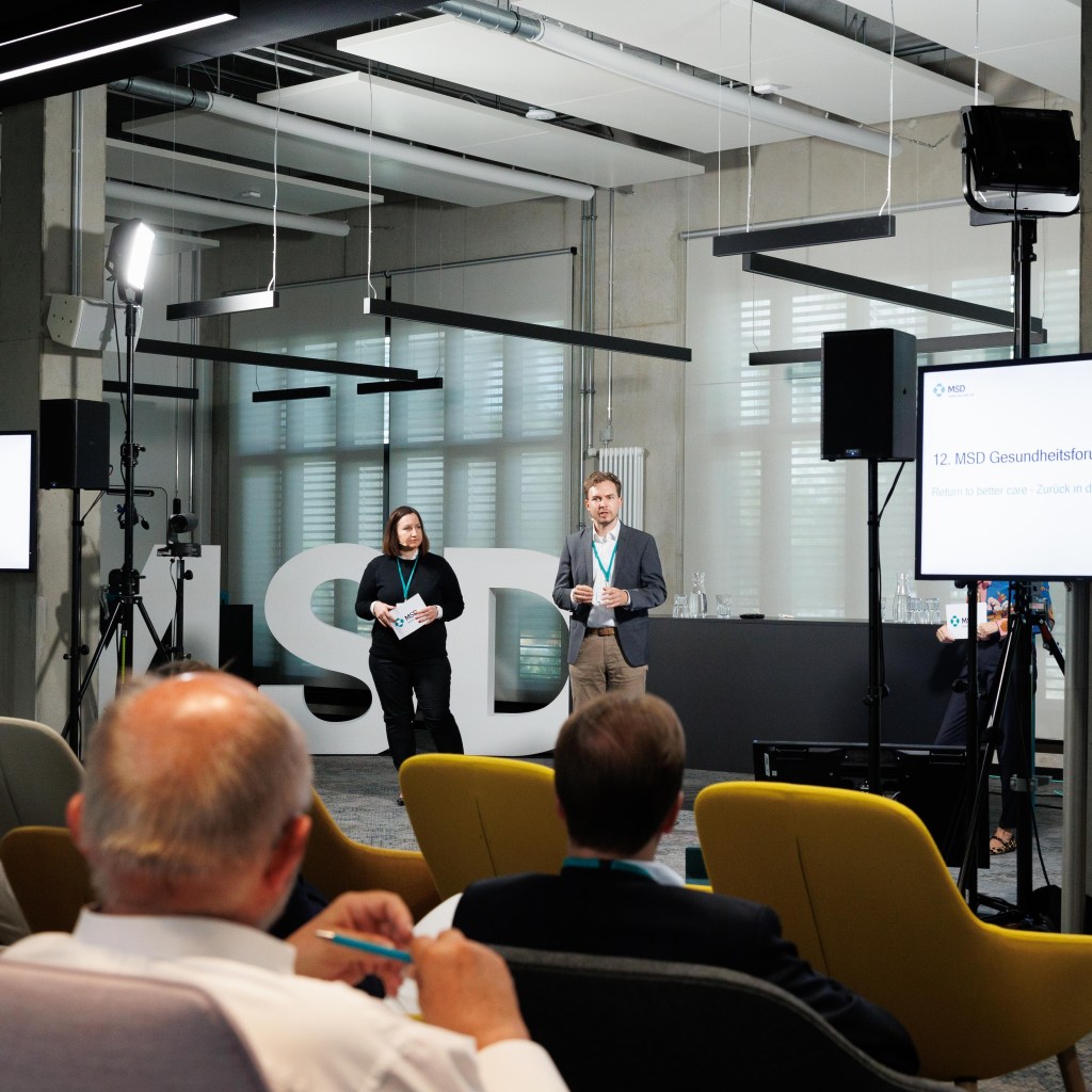 Dr. Simon Sonntag bei der Präsentation über Virtonomy im Rahmen des Start-up-Forums.