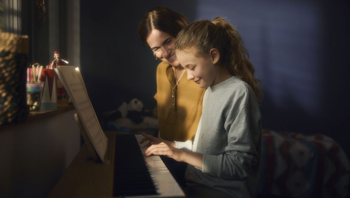 Mutter Kind am Klavier