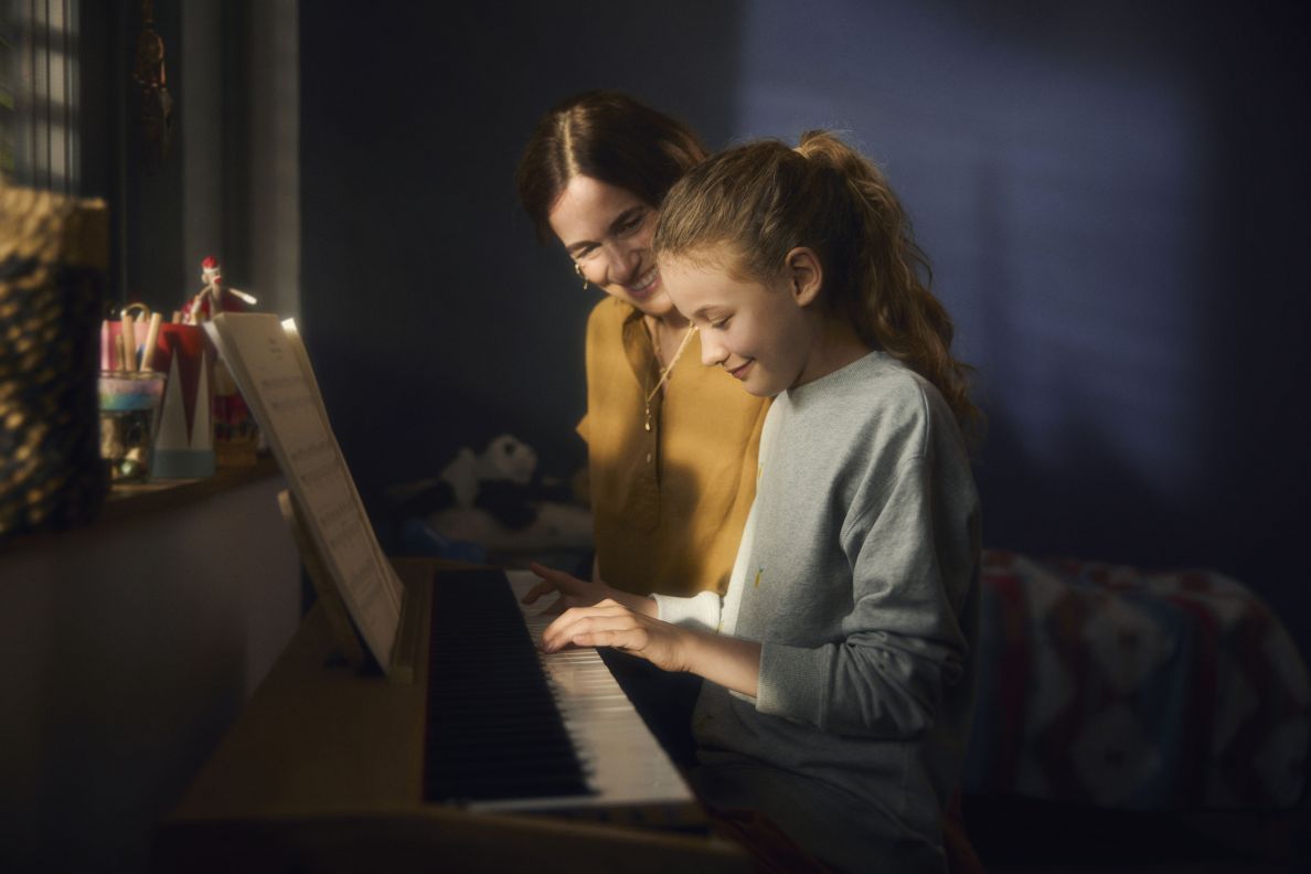 Mutter Kind am Klavier