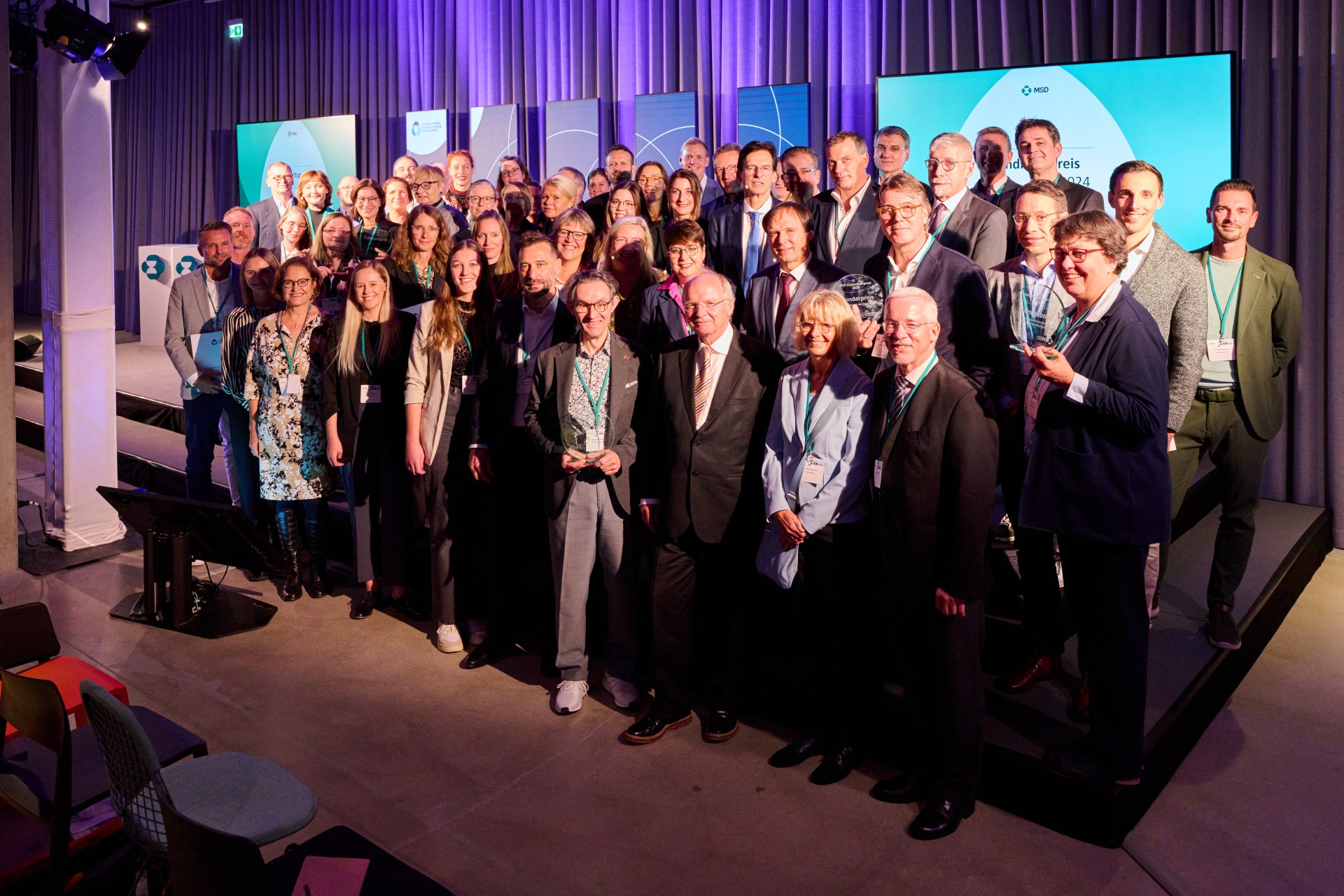 Gruppenfoto aller Nominierten des MSD Gesundheitspreis 2024 bei der Veranstaltung.