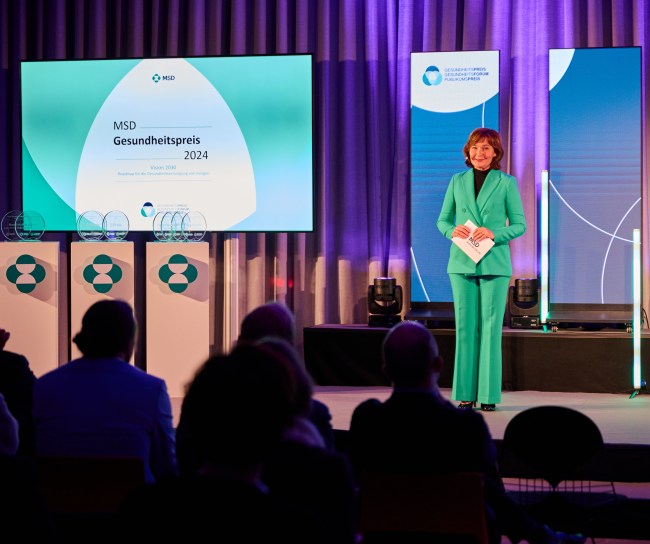 Moderatorin Monika Jones beim Gesundheitspreis 2024