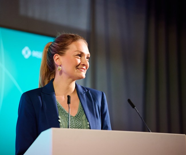 Bayerische Gesundheitsministerin Judith Gerlach auf der Bühne des MSD Gesundheitspreis 2025